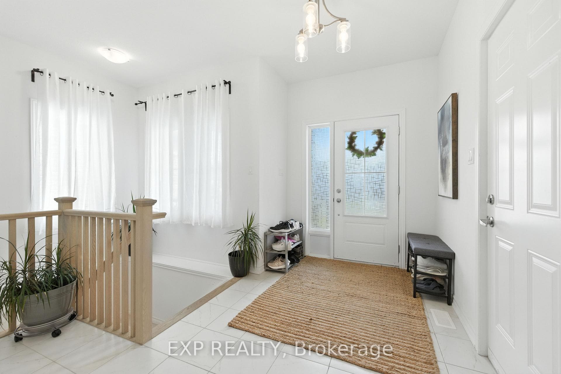 202 DOWSLEY Crescent photo 3