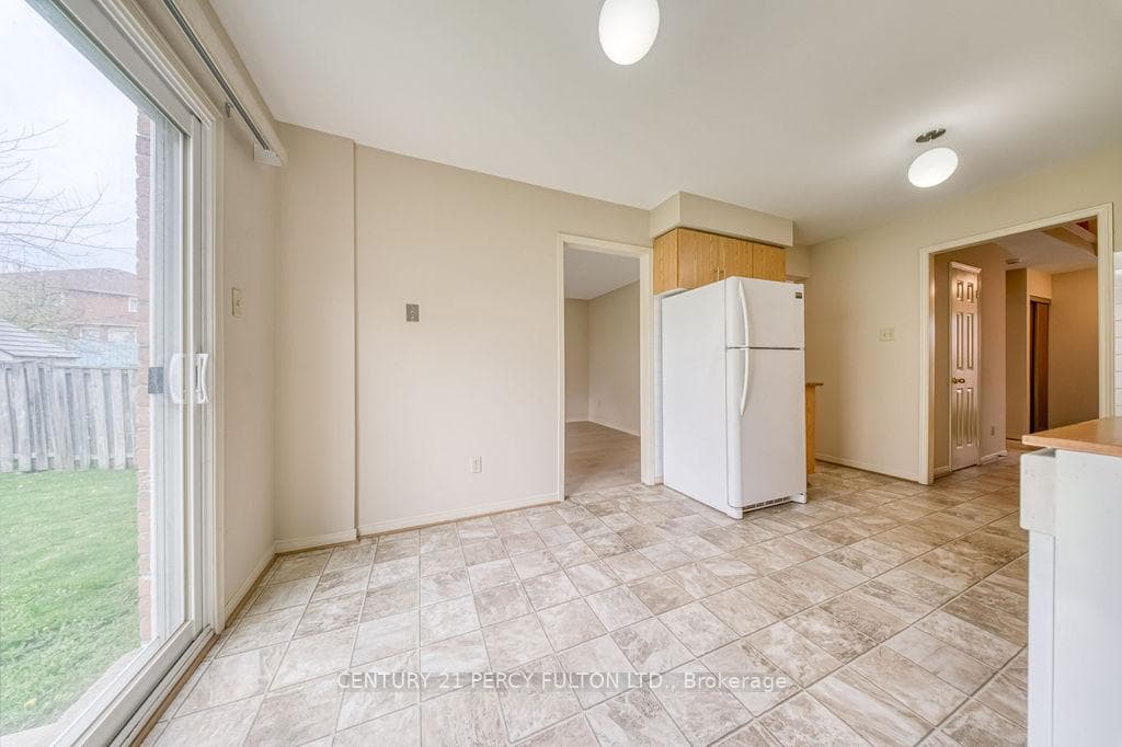 104 Laguna Crescent photo 11