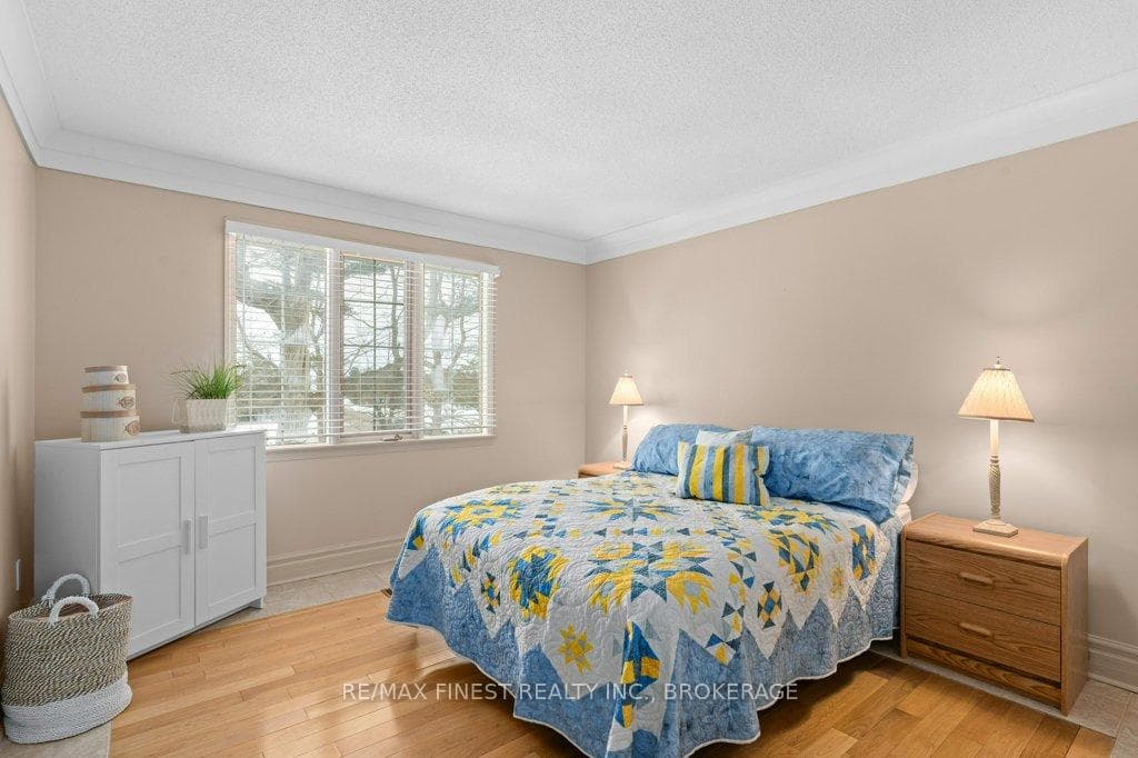 2154 Arne Crescent photo 23
