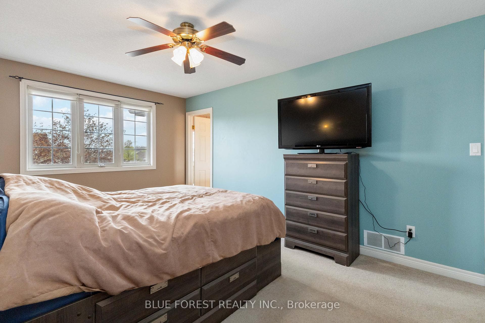 1 Riverbank Drive photo 17