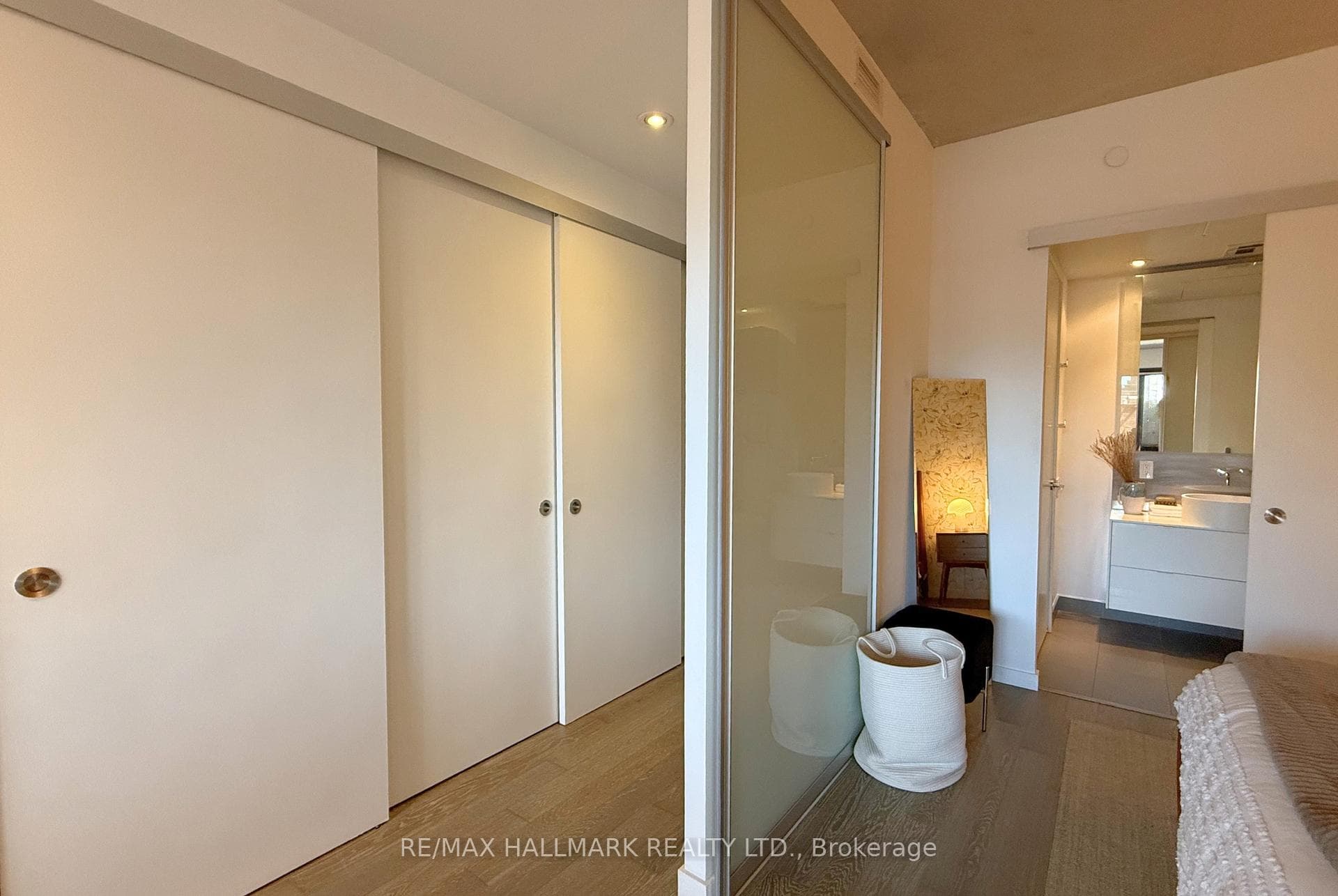 383 Sorauren Avenue Unit 313 photo 11