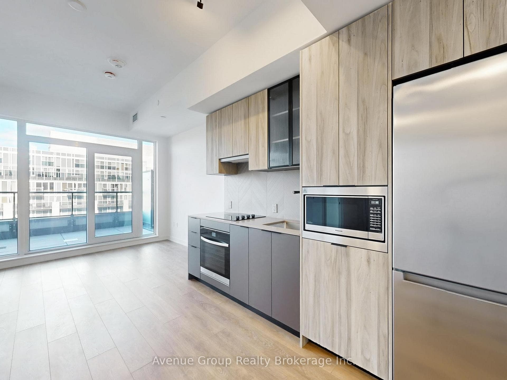 1037 The Queensway N/A Unit 620 photo 3