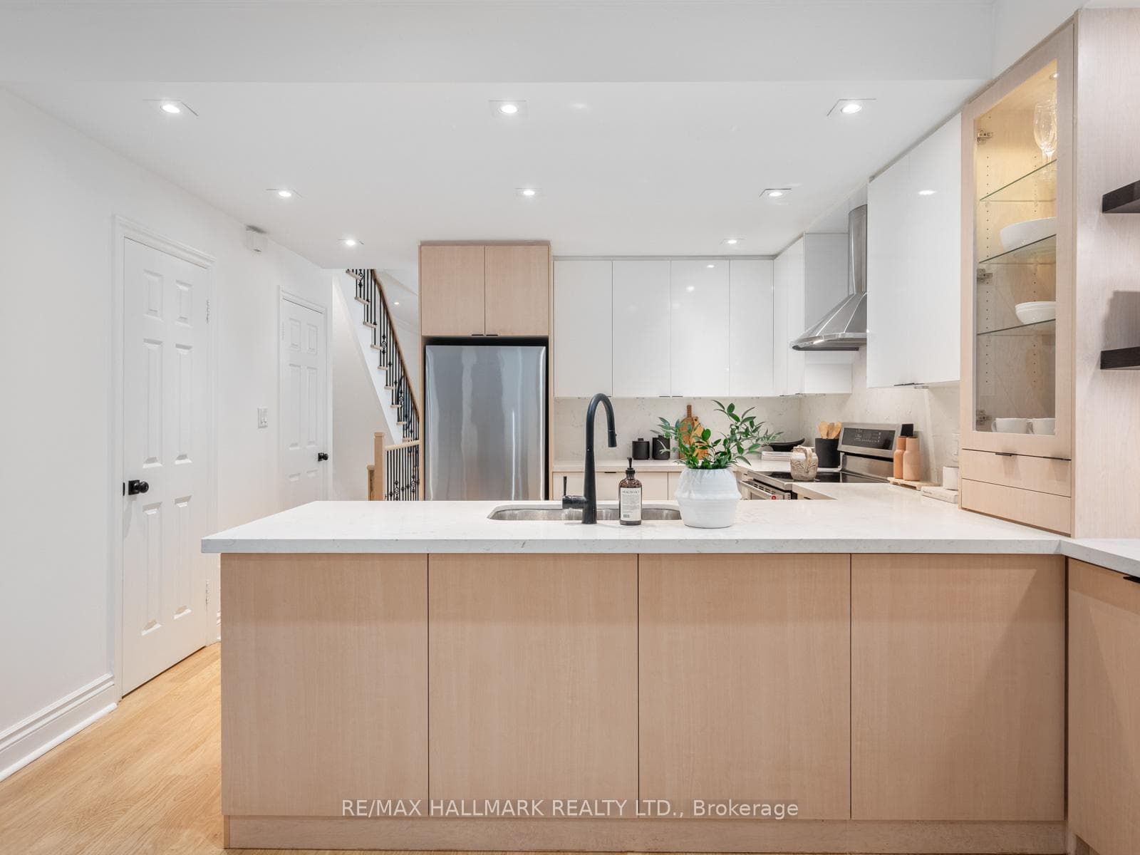 26 Eastmount Avenue photo 16