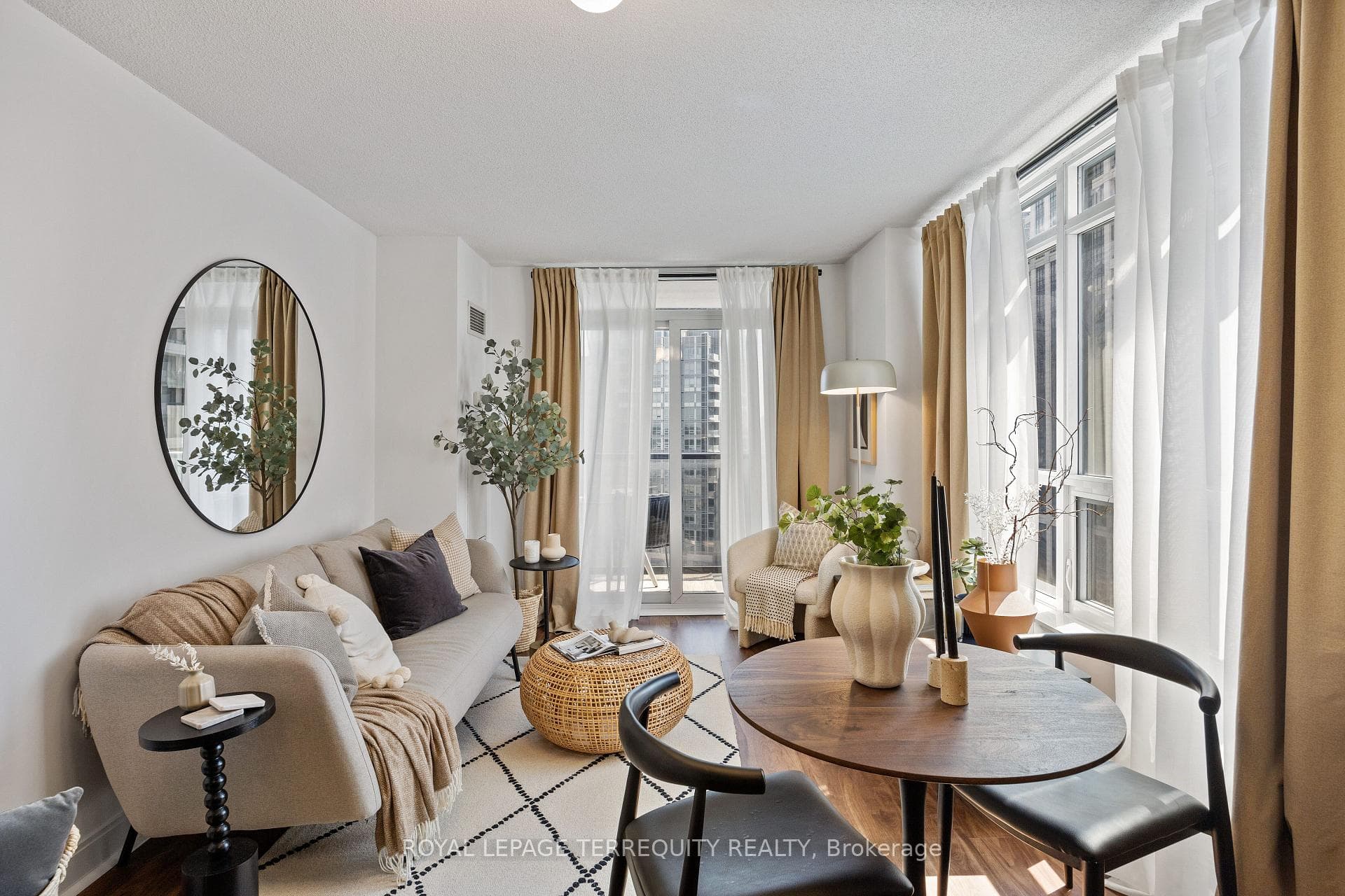 105 Harrison Garden Boulevard Unit 2012 photo 6