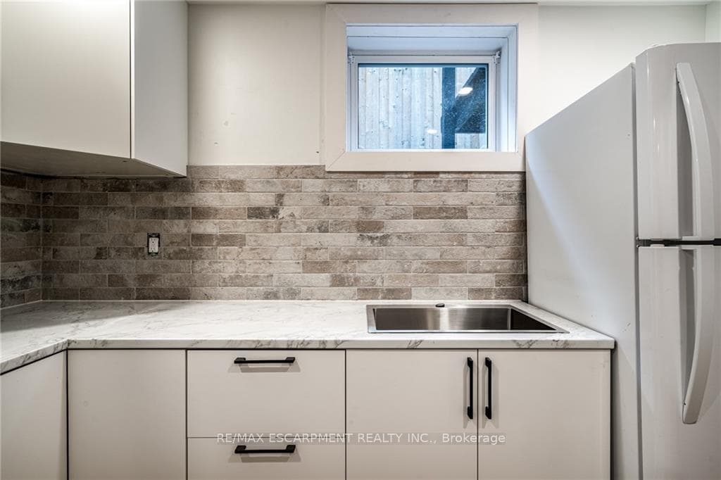 113 East 8th Street photo 28