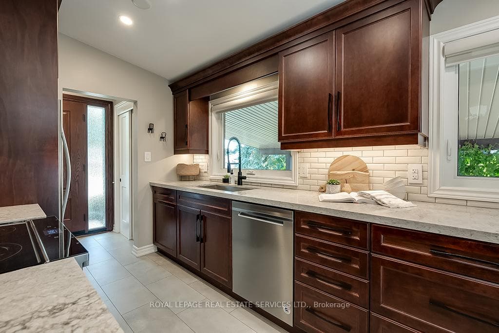 380 Duncombe Drive photo 14