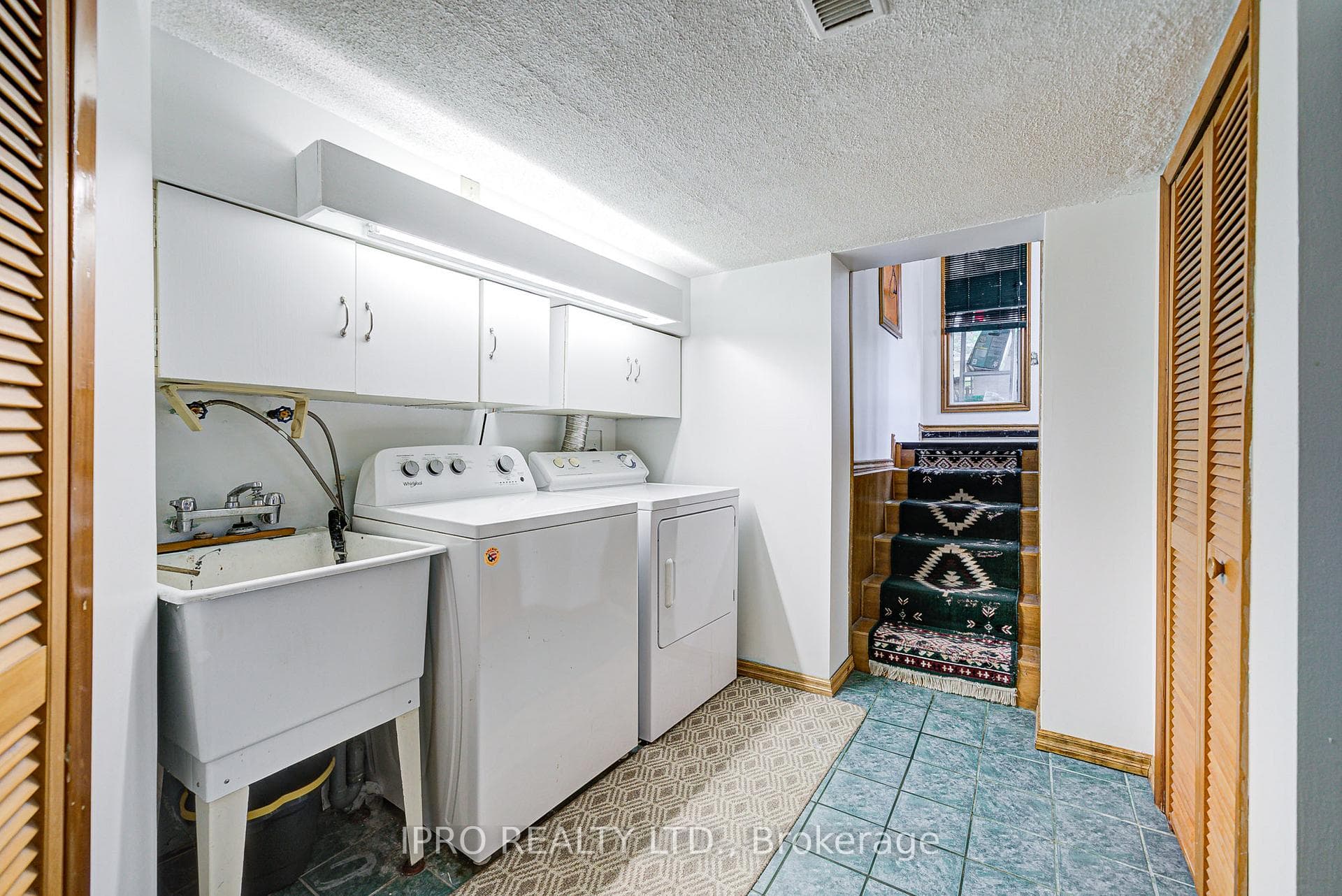 287 Queensdale Avenue photo 32