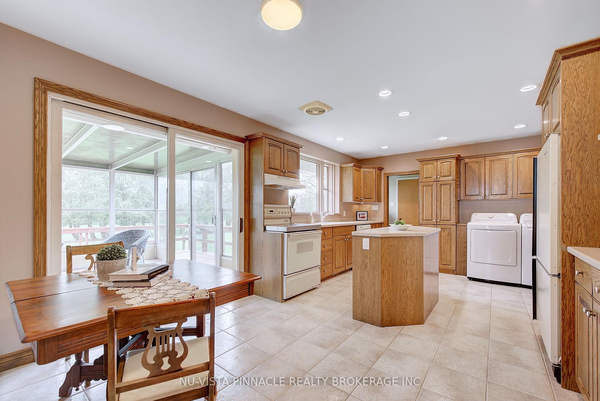 21752 Richmond Street photo 12