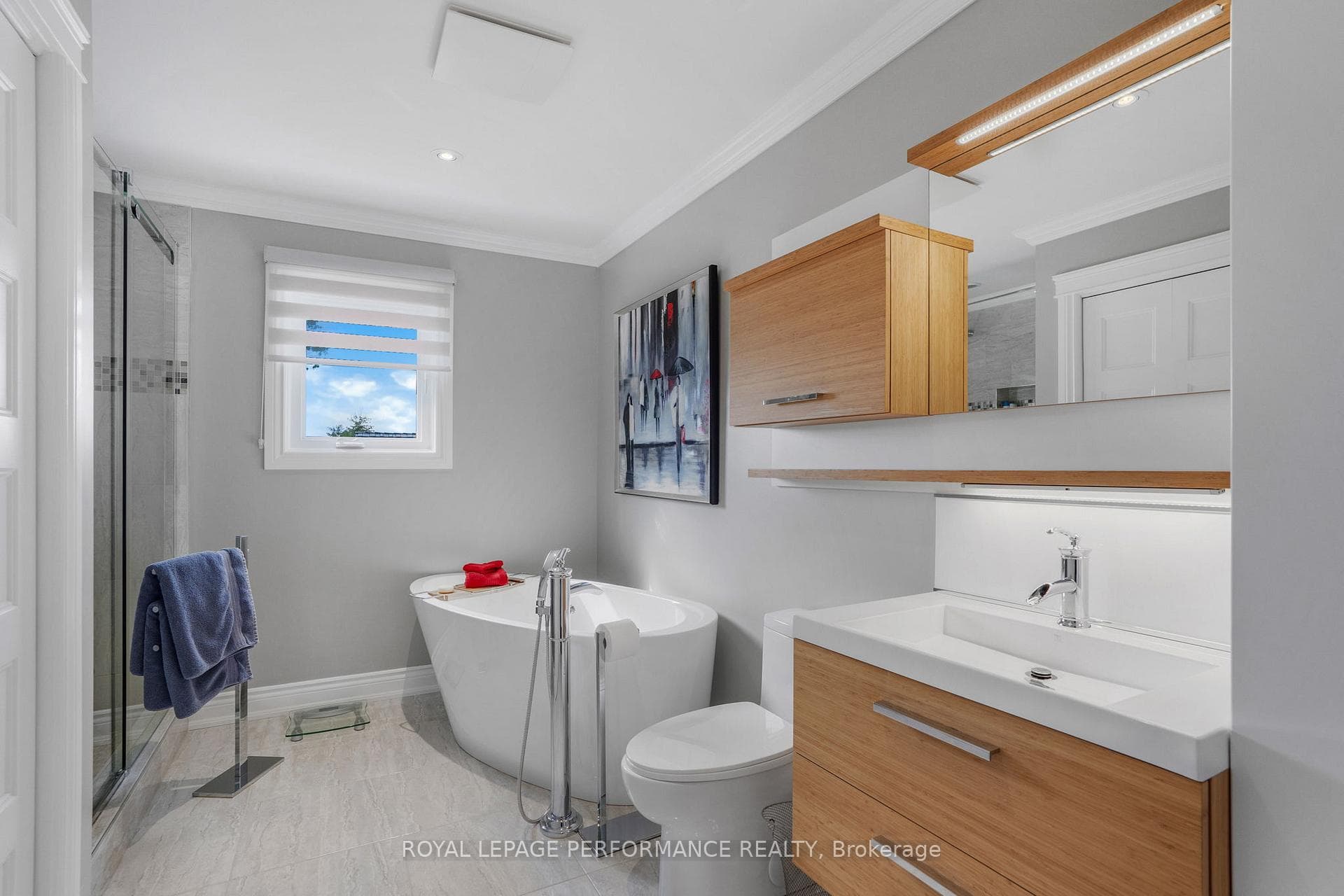 803 Victoria Street photo 16