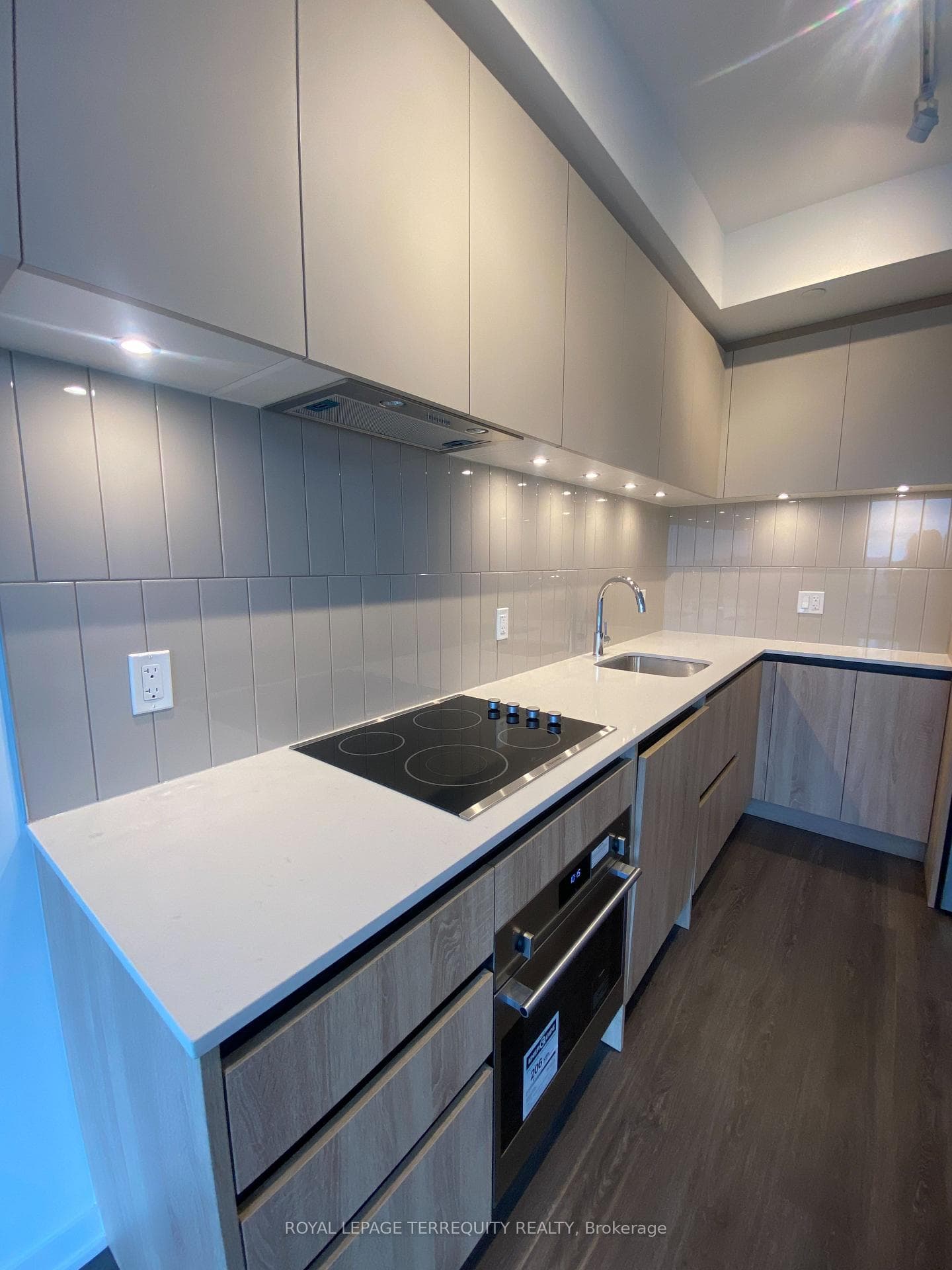 7950 Bathurst Street Unit 1706 photo 12