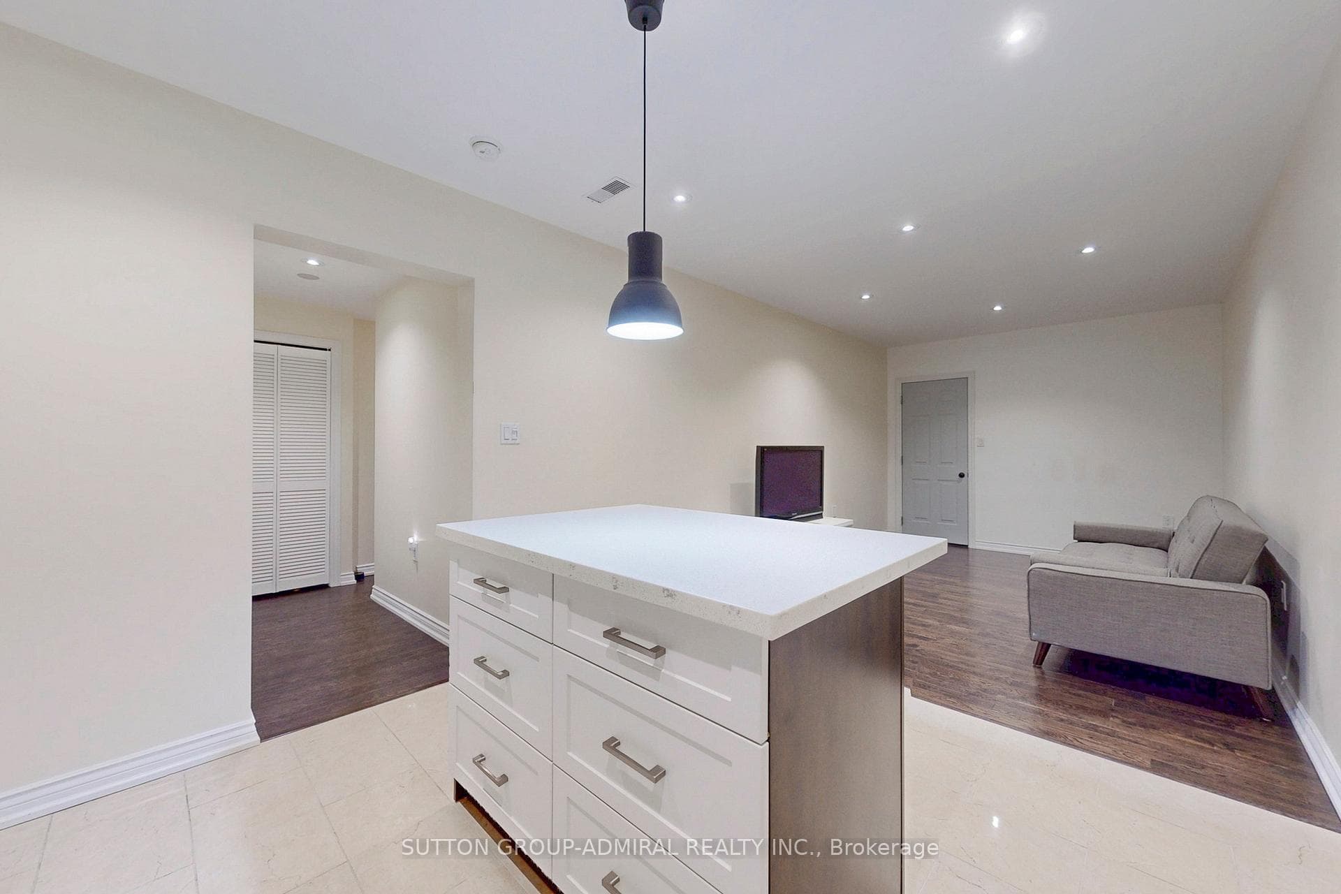 35 Pringdale Gardens Circle photo 33