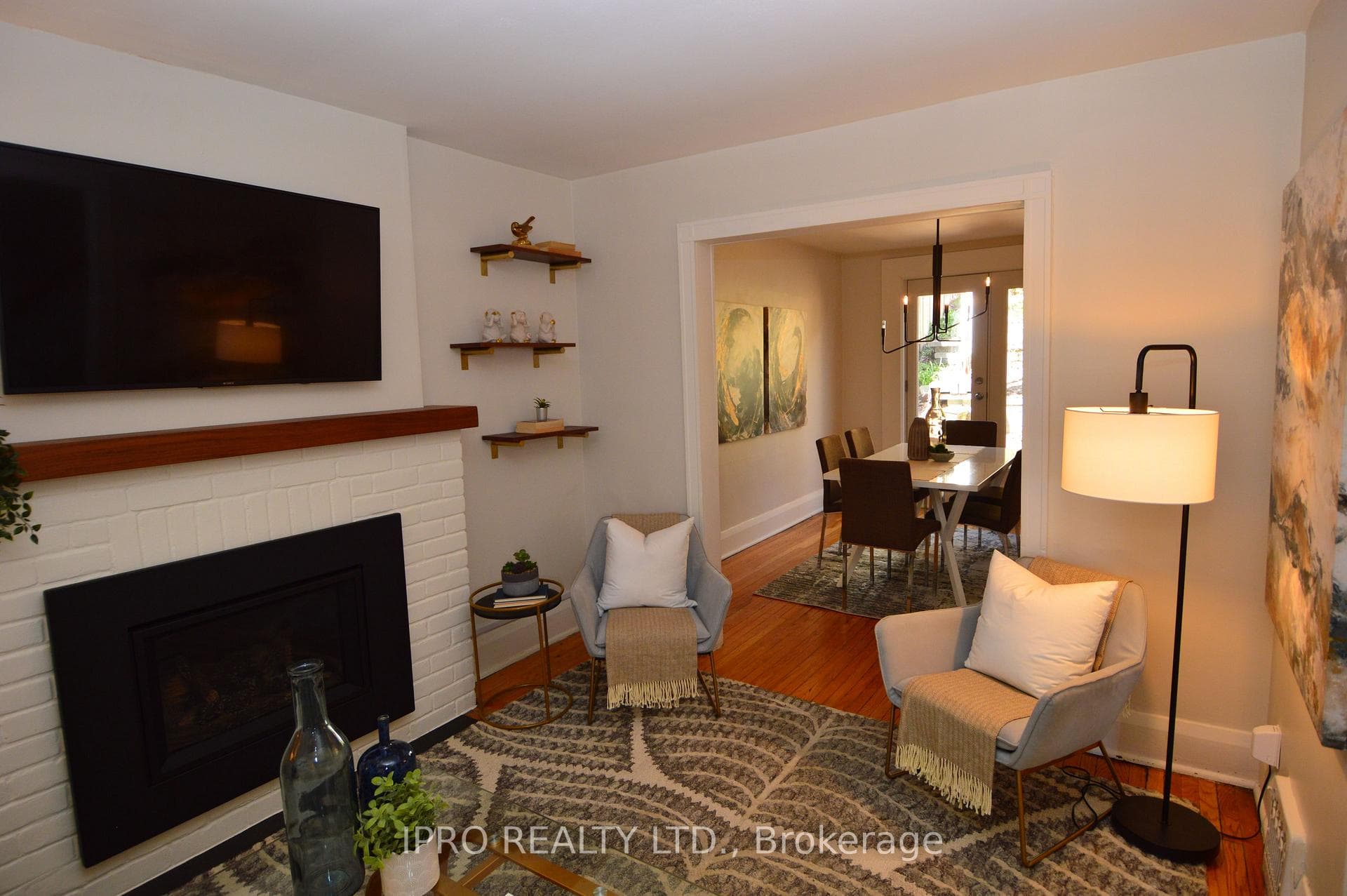 884 Davenport Road photo 2