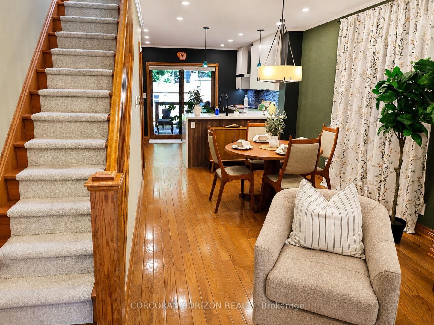 402 Rhodes Avenue photo 10