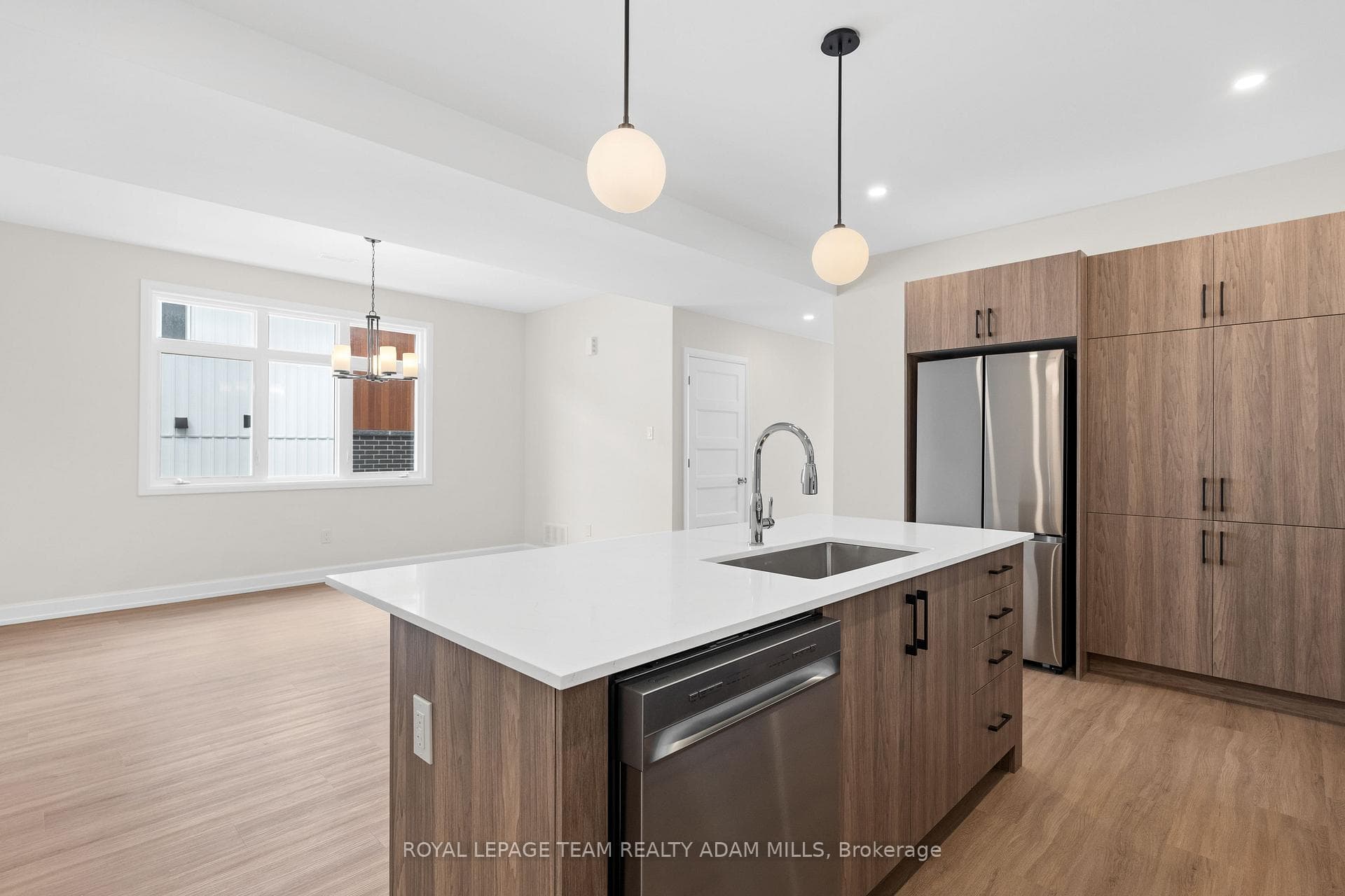 6952 Notre Dame Street photo 7