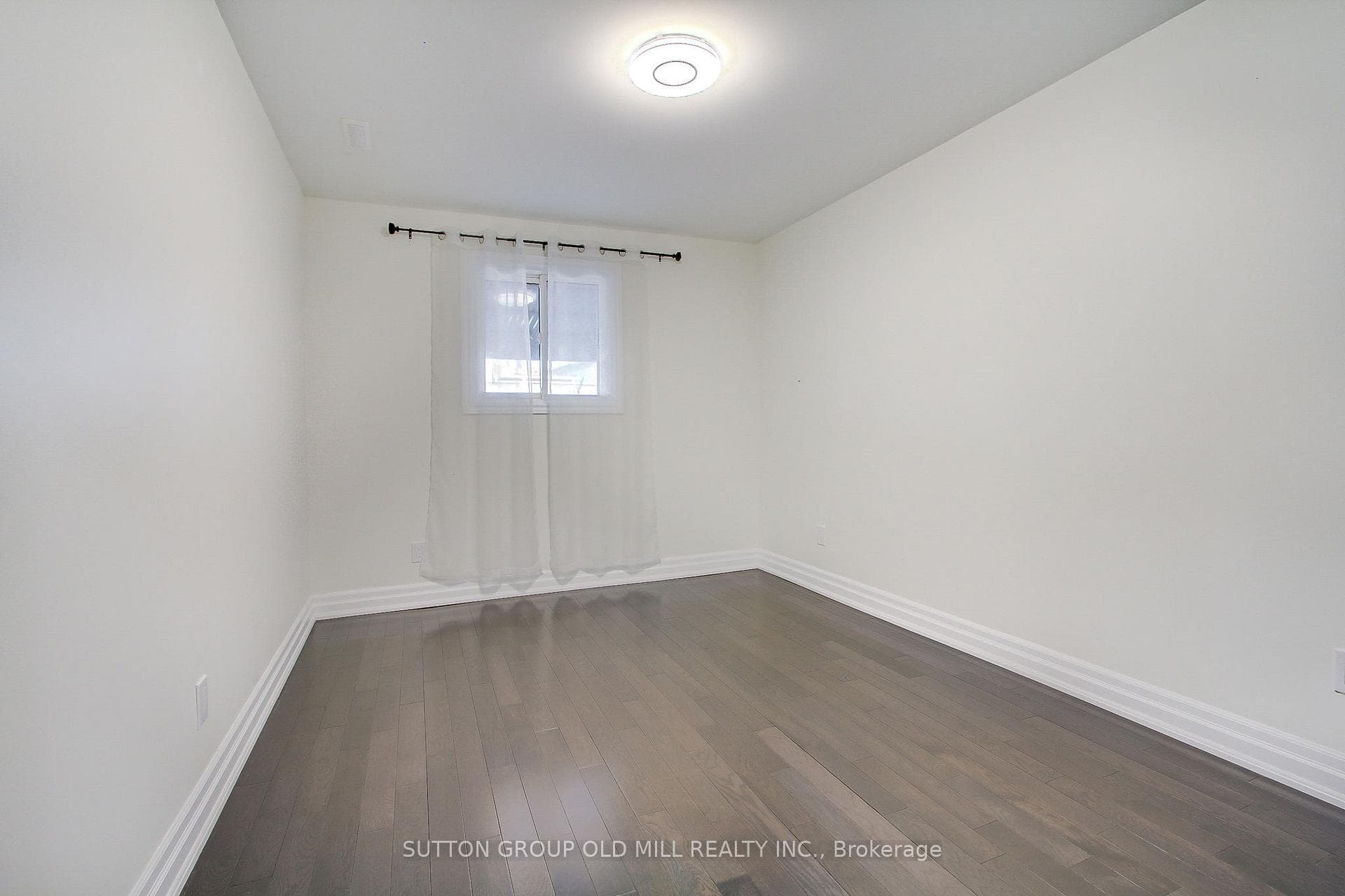1261 Consort Crescent photo 38