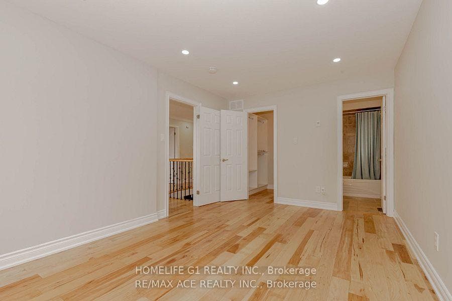 1319 Greenwood Crescent photo 31