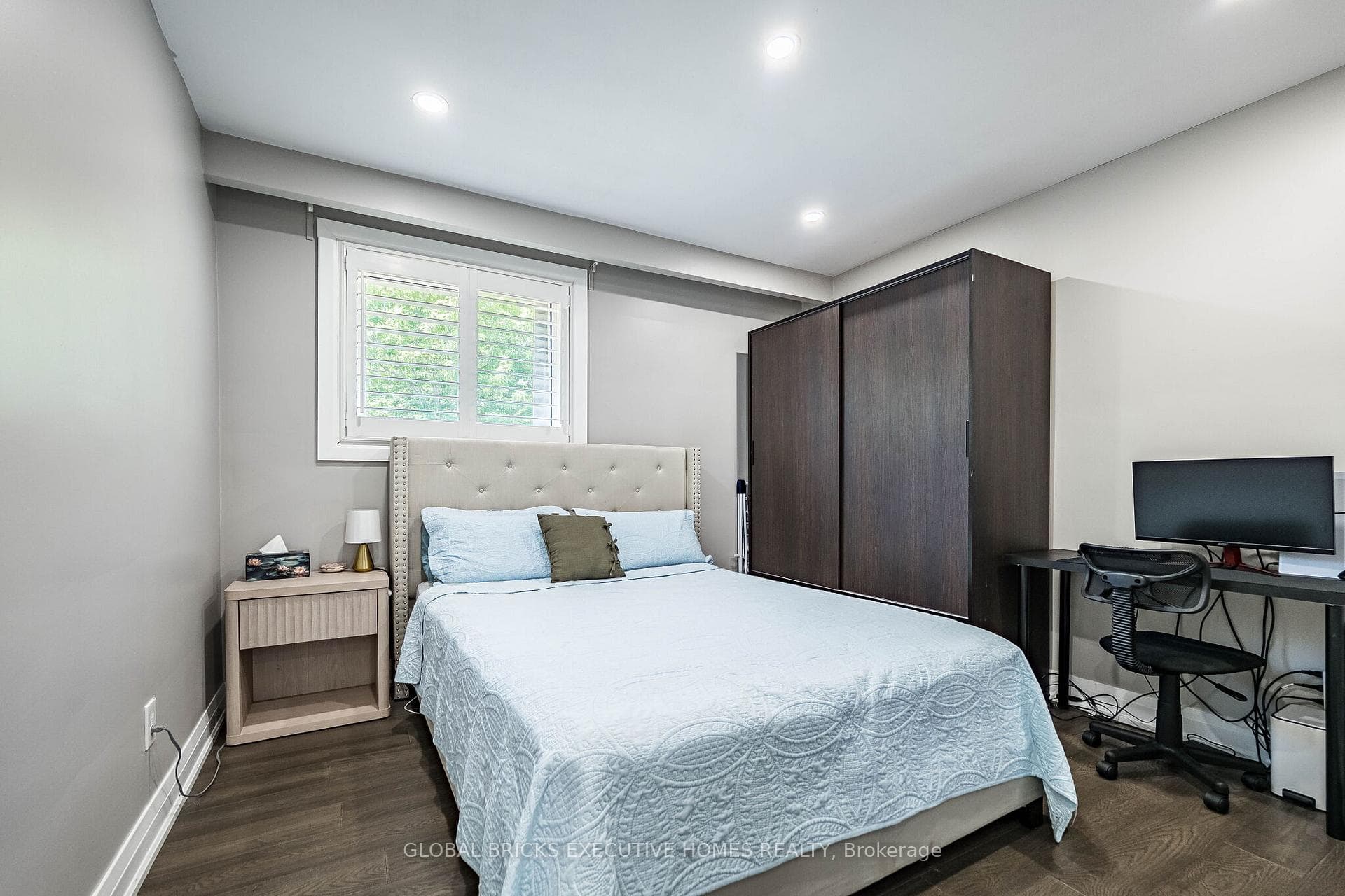 1274 Redbank Crescent photo 32