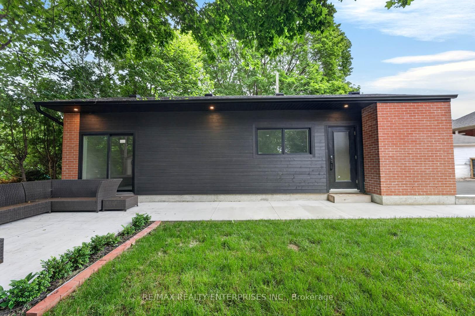 233 Rosemount Avenue photo 38