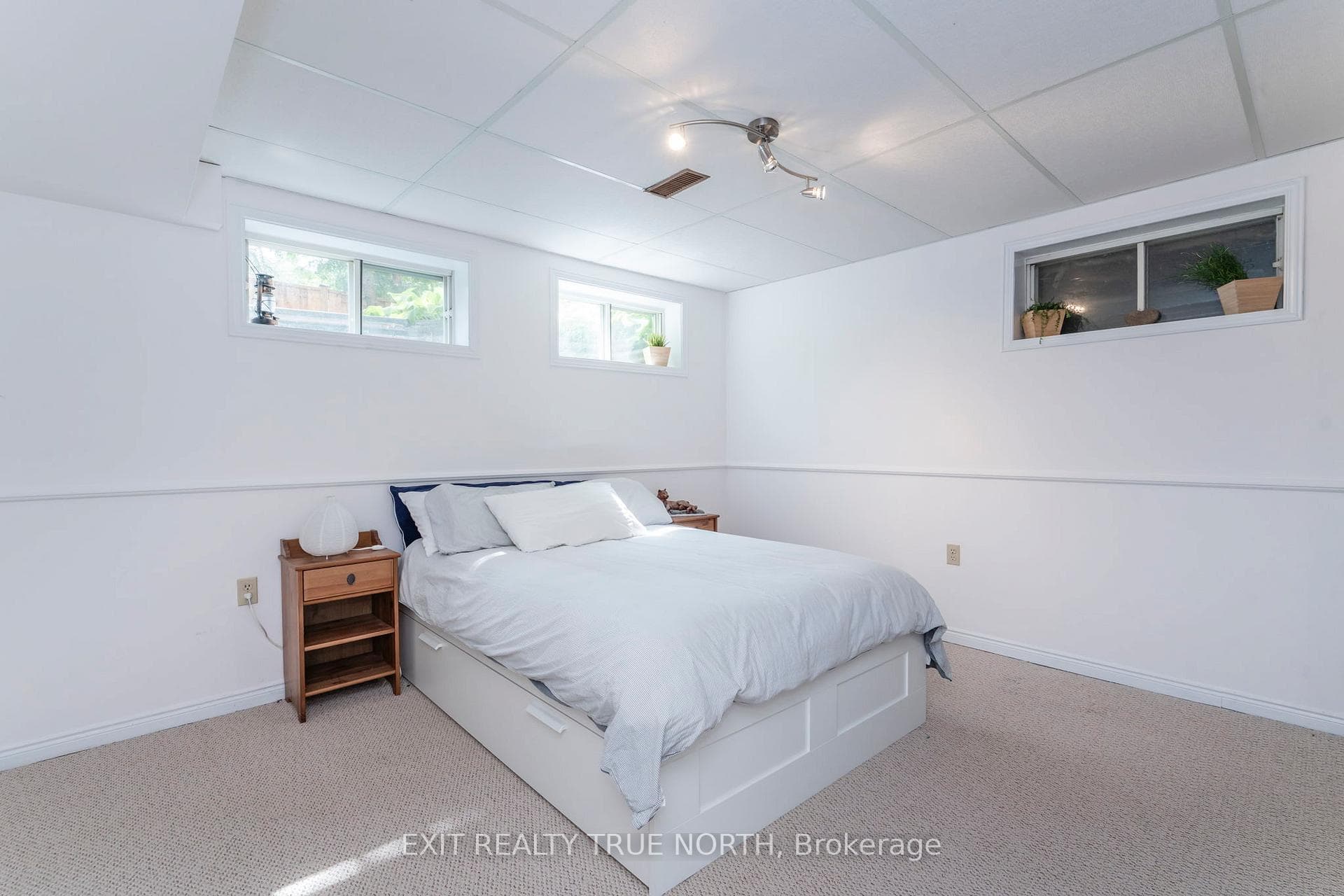14 Rosewood Avenue photo 31