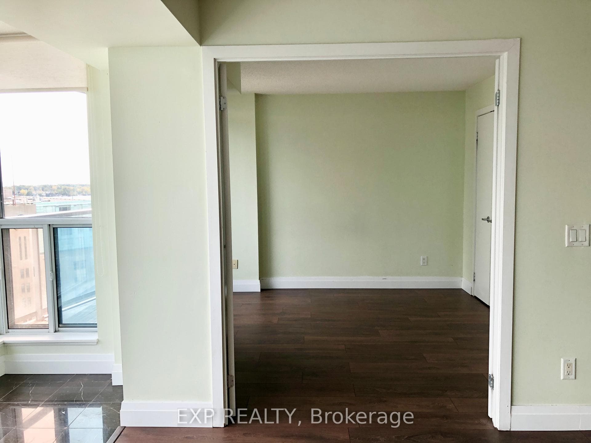 8 York Street Unit 1806 photo 6
