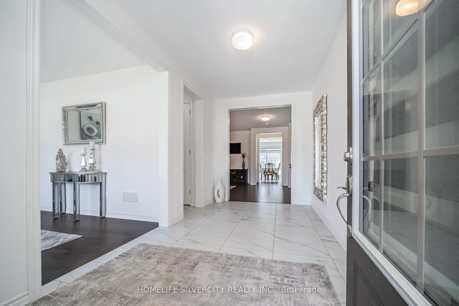 4 Sandhill Crescent photo 8