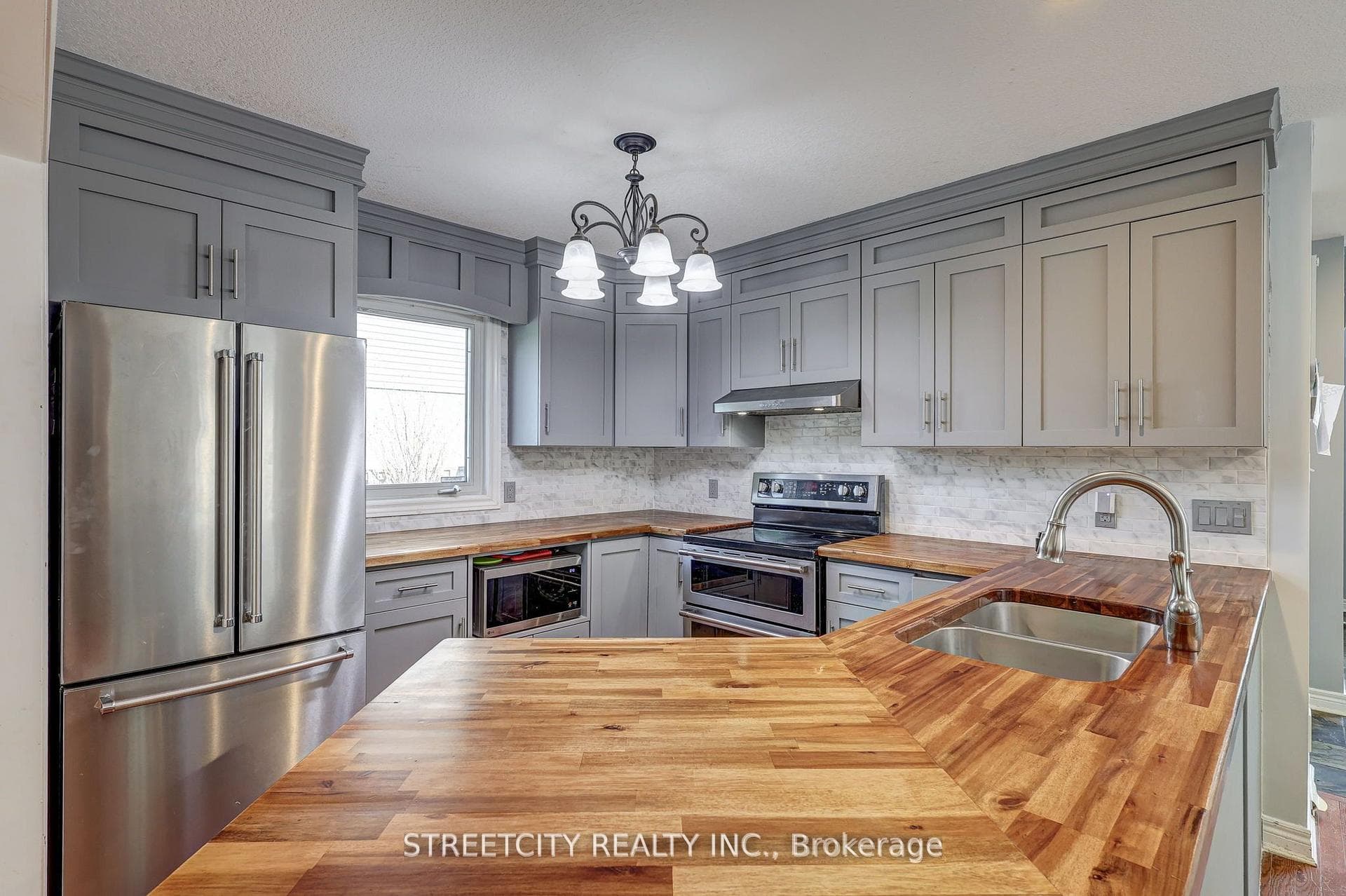 61 Meadowvale Drive photo 13