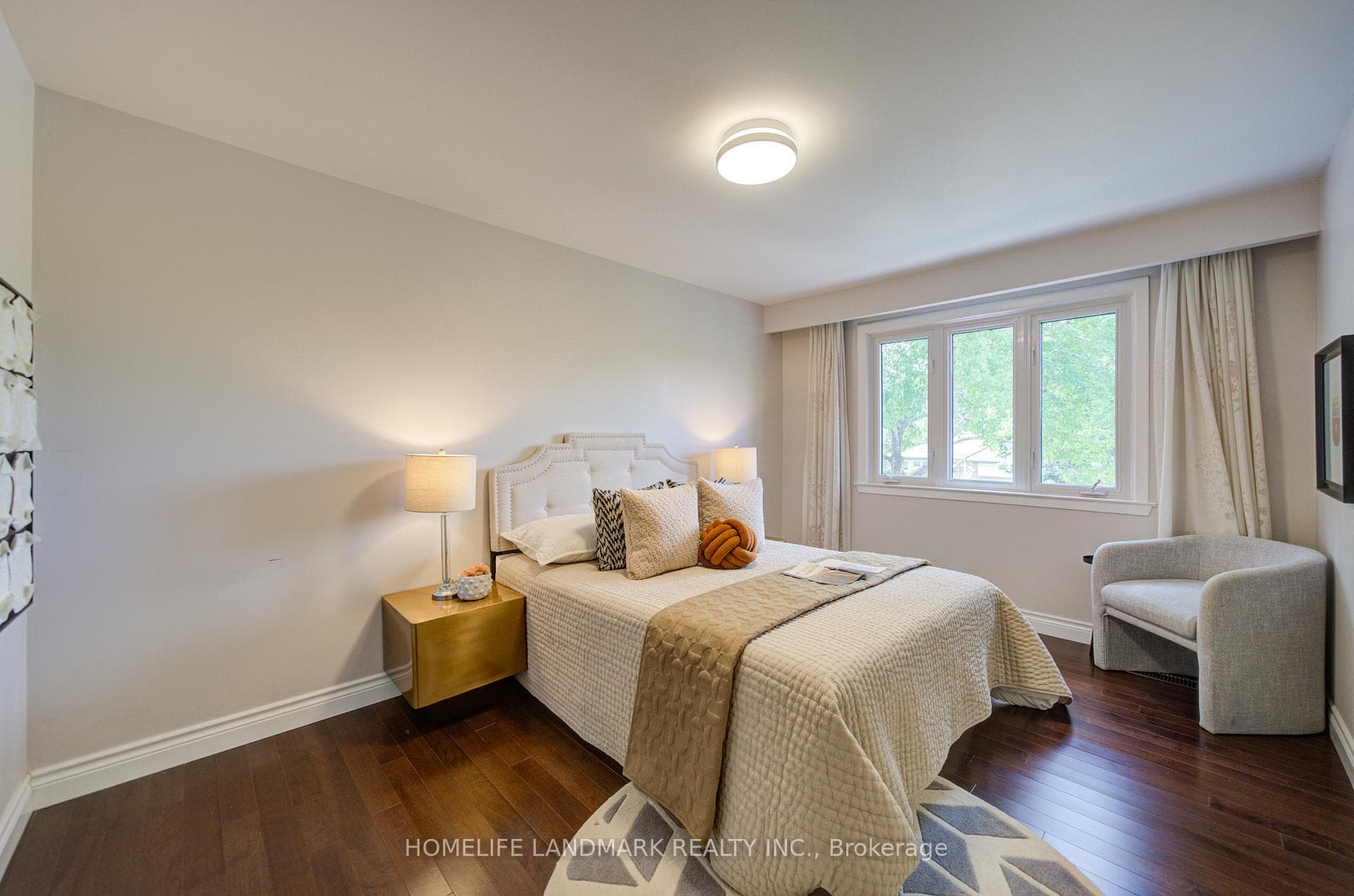 21 Colonnade Road photo 36