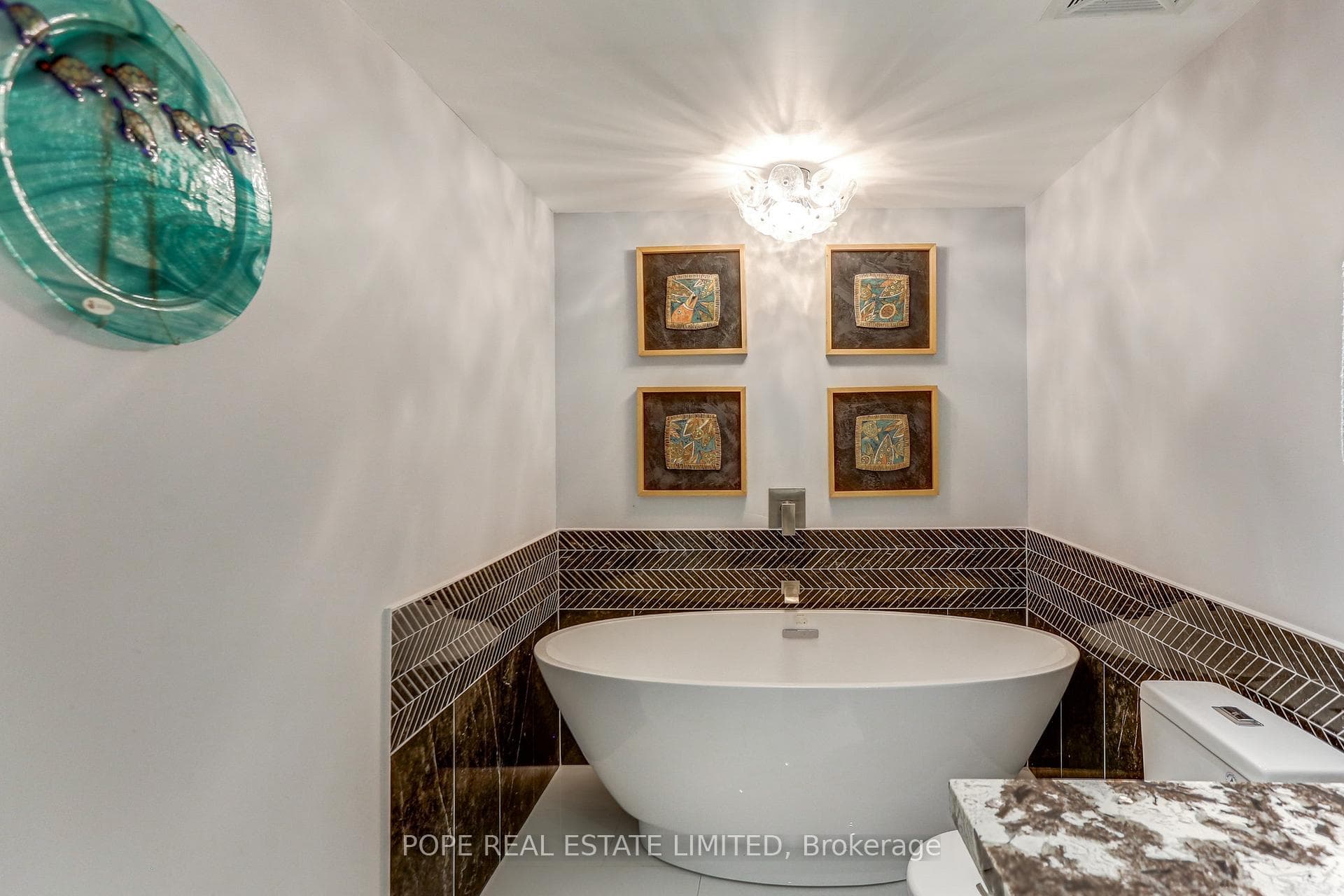 384 Sunnyside Avenue Unit 202 photo 33
