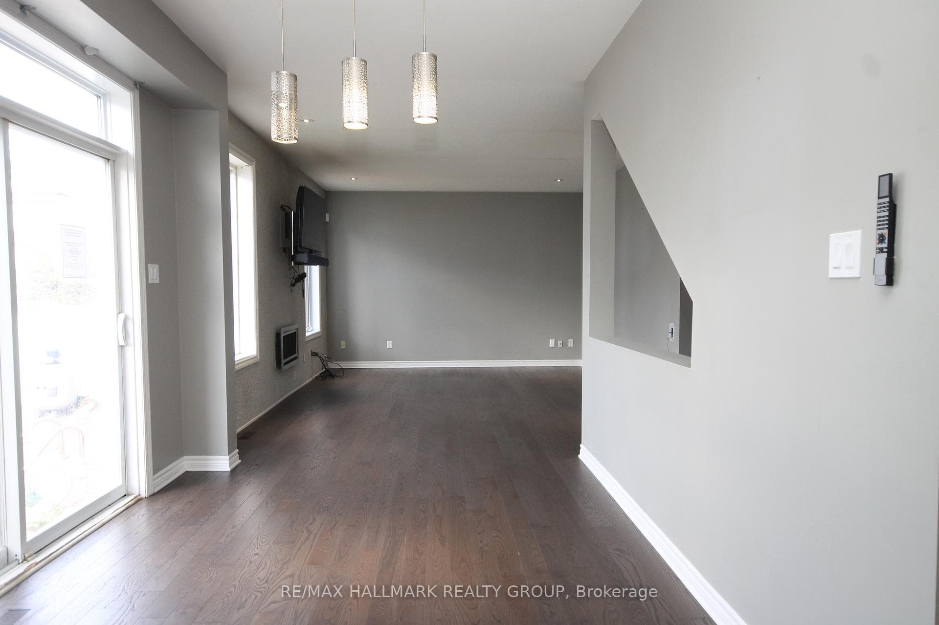 322 FAIRLAKES Way photo 13