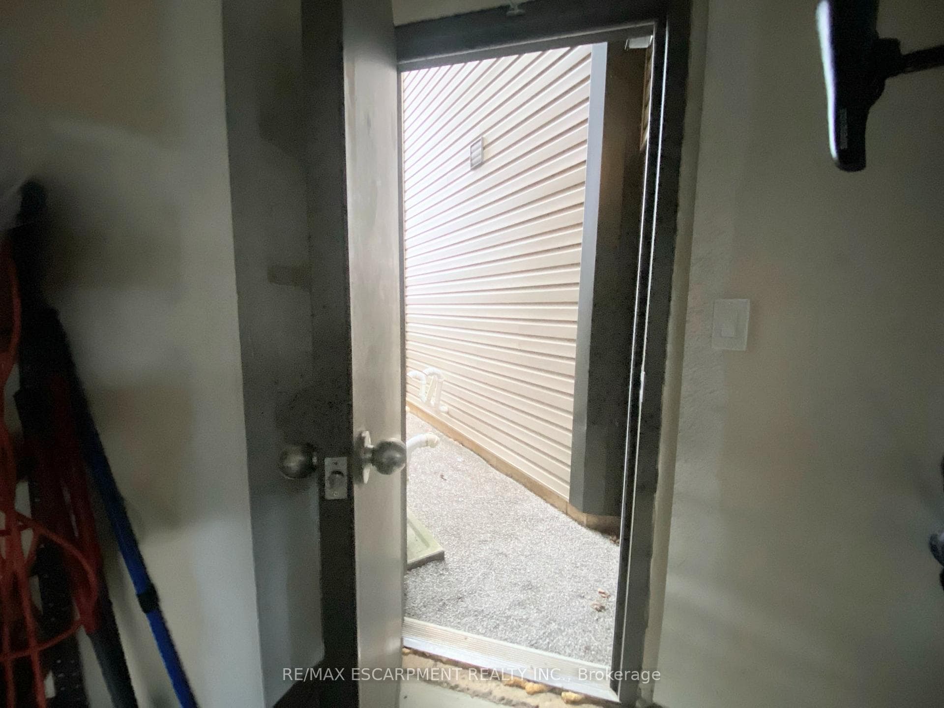 72 Dodman Crescent photo 33