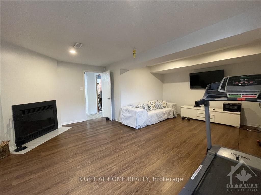 2090 SUNLAND Drive photo 16