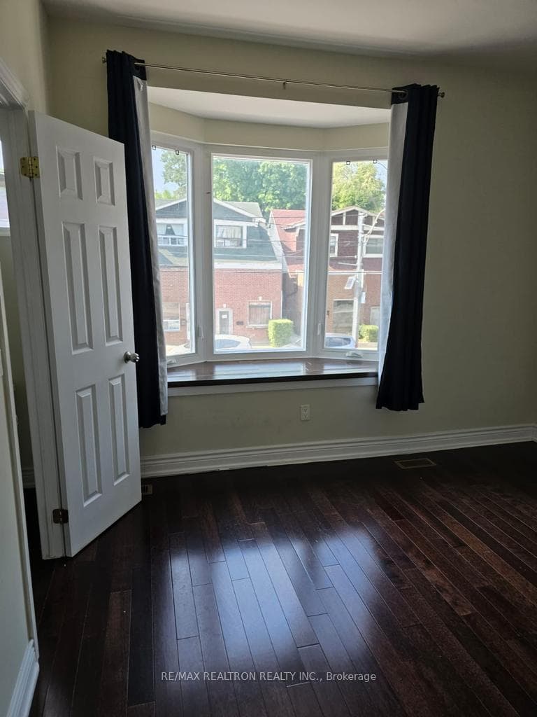 1311 Gerrard Street Unit 1 photo 26