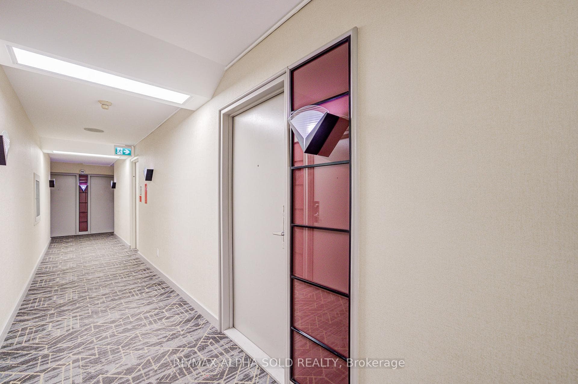 88 Corporate Drive Unit 907 photo 7