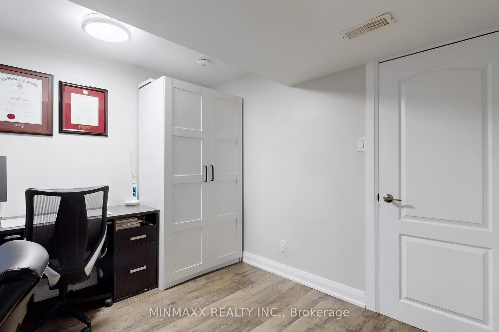 419 Wettlaufer Terrace photo 30