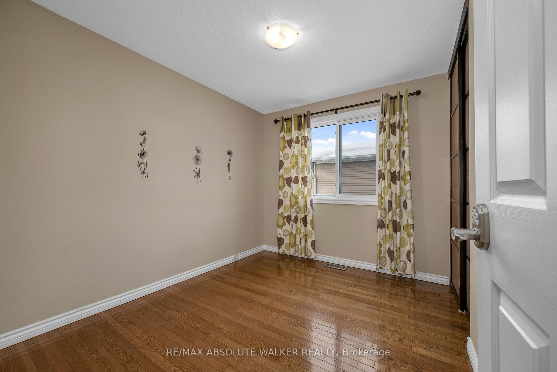 1849 Montereau Avenue photo 35
