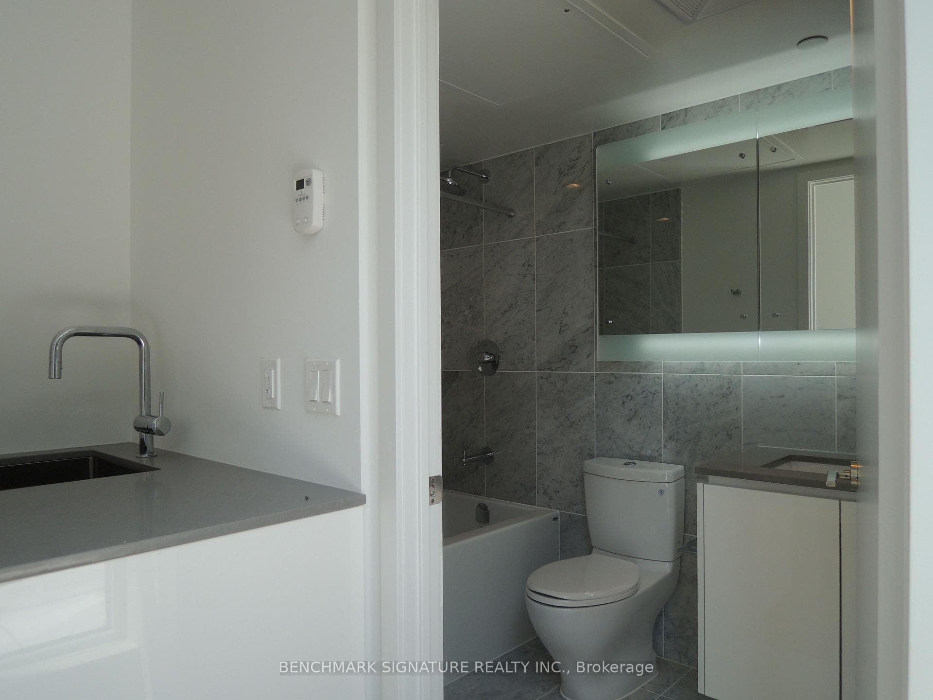 113 McMahon Drive Unit TH16 photo 12
