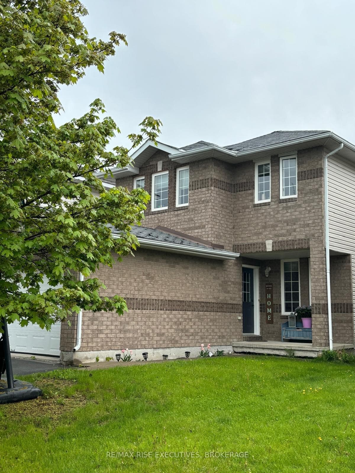 1872 Berrywood Crescent photo 1