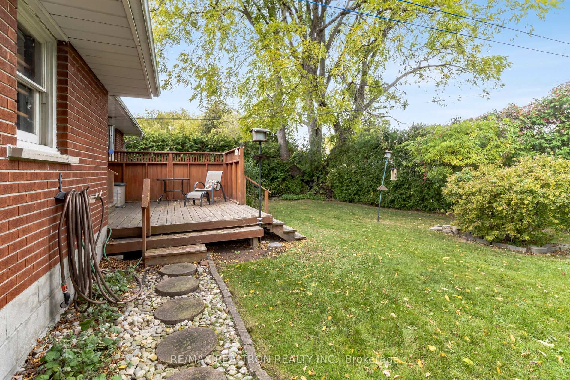 111 Avenue Road photo 31