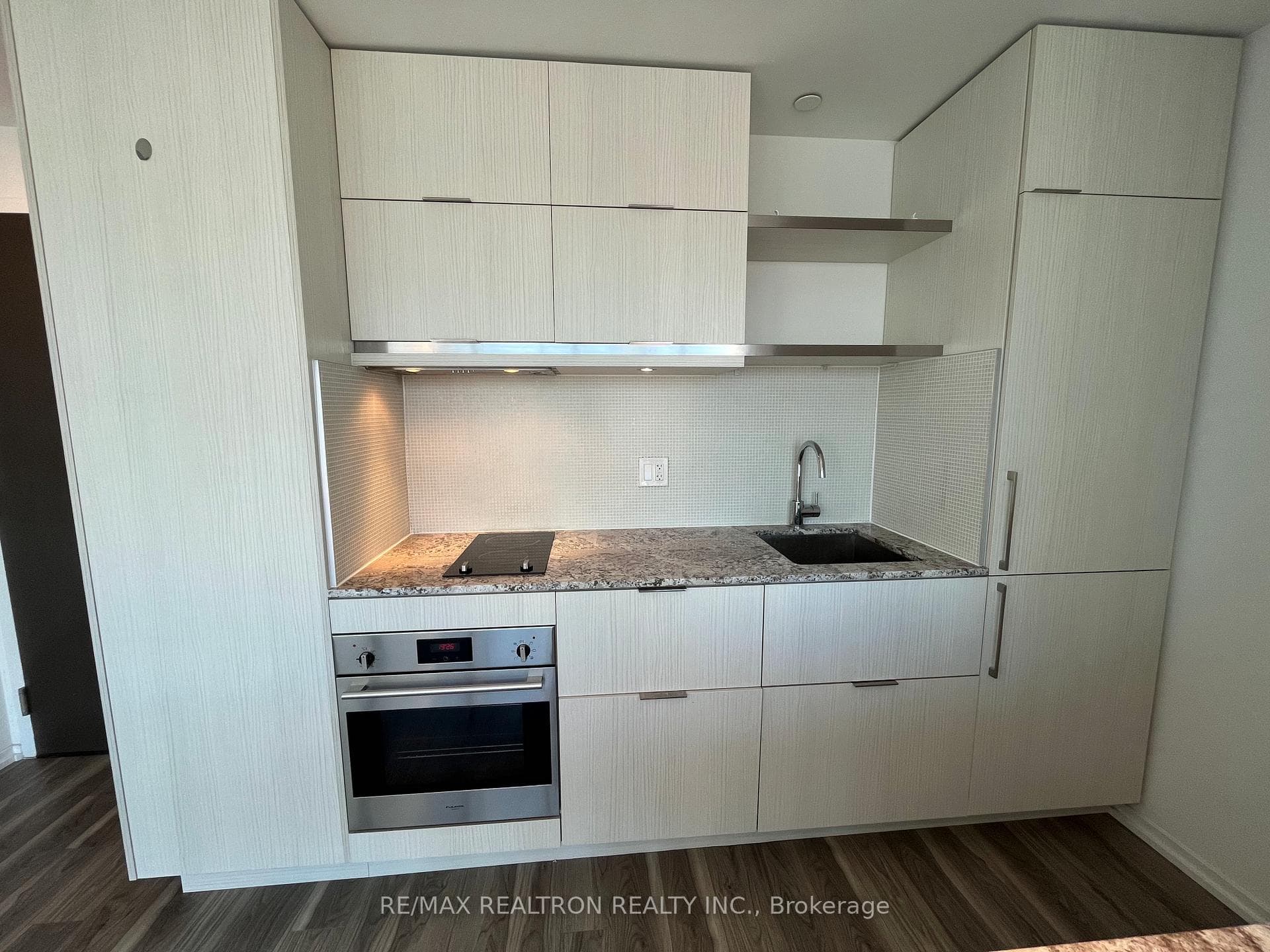 197 Yonge Street Unit 3113 photo 5