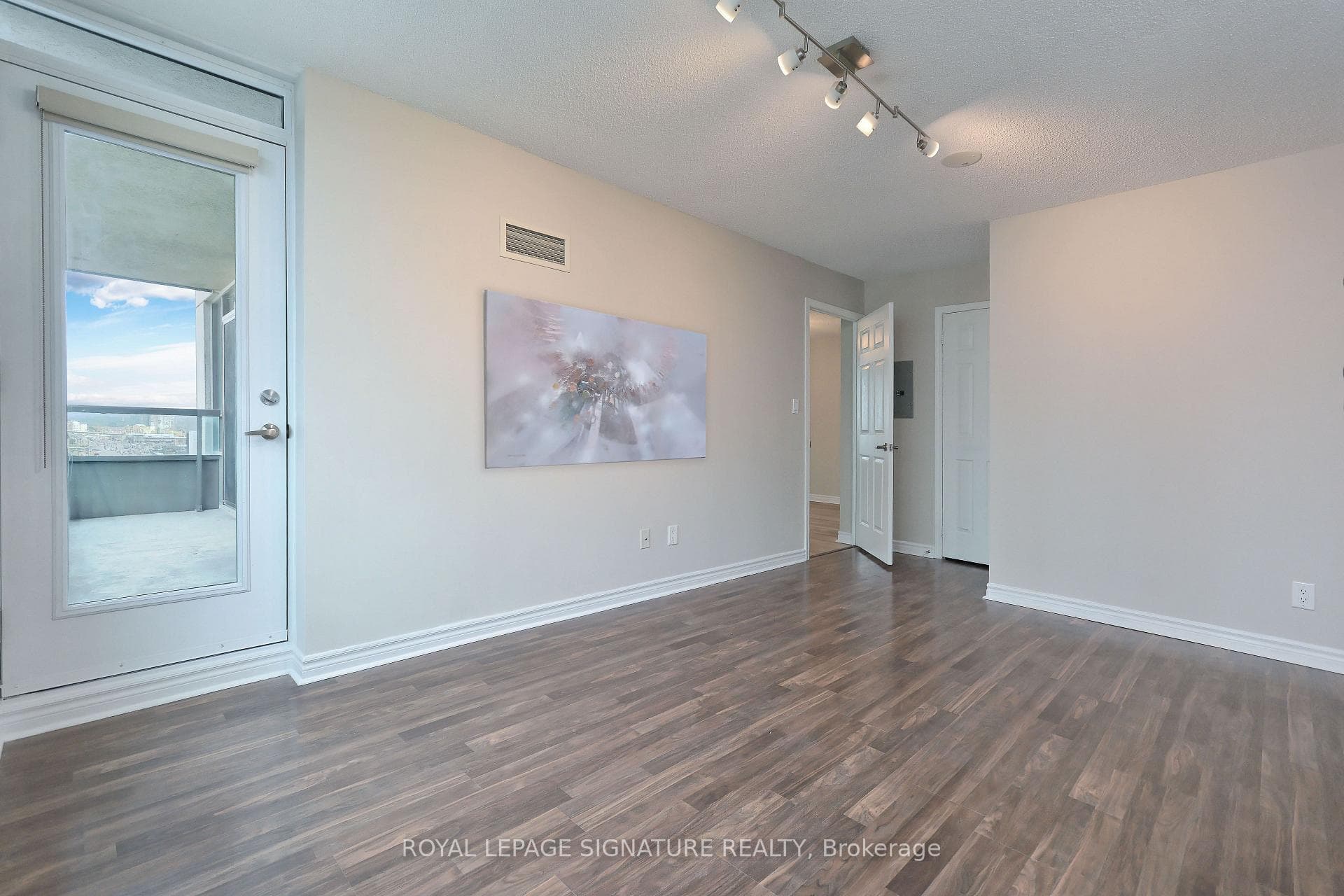 335 Rathburn Road Unit 1105 photo 17