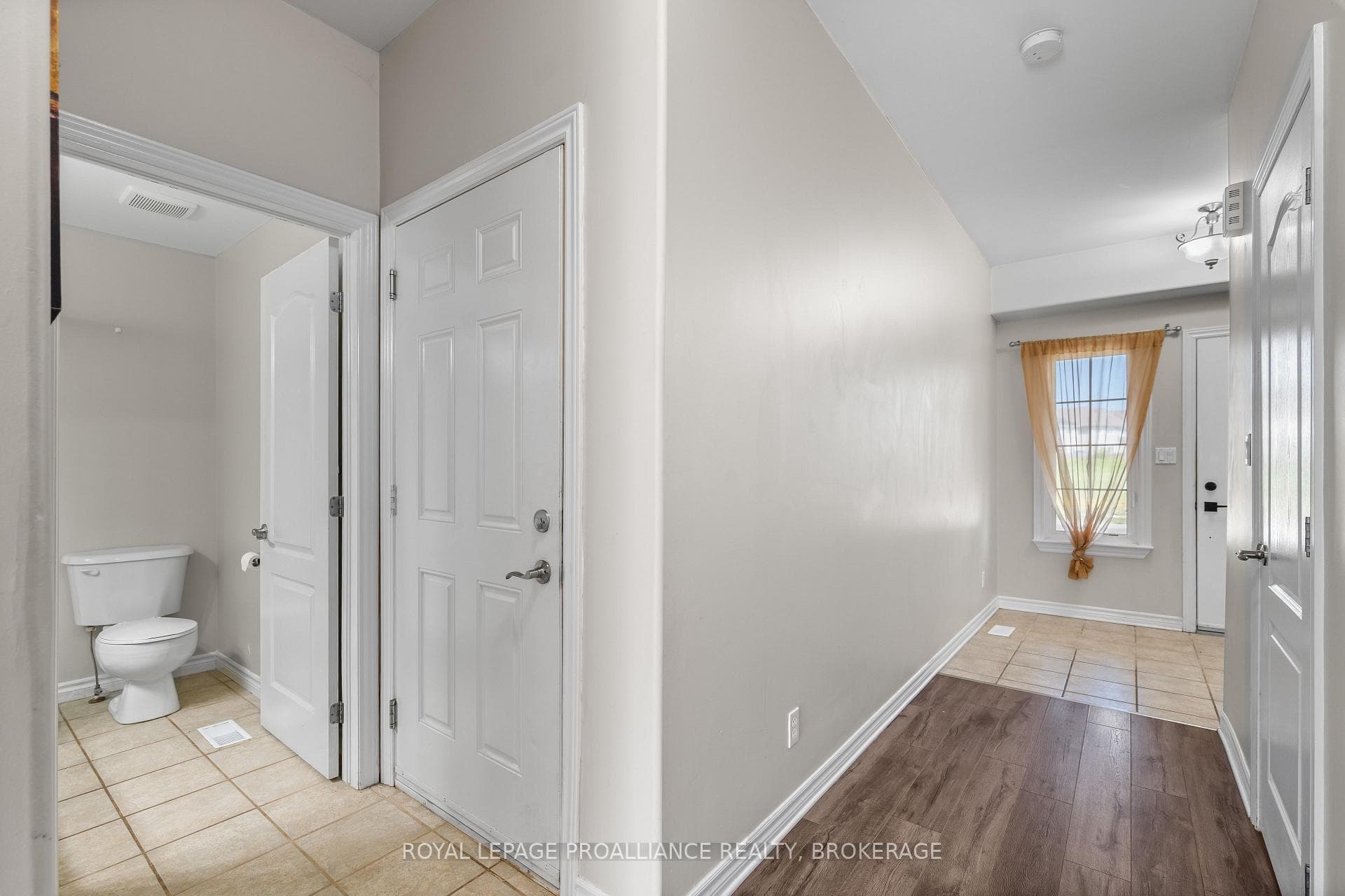 908 Swanfield Street photo 6