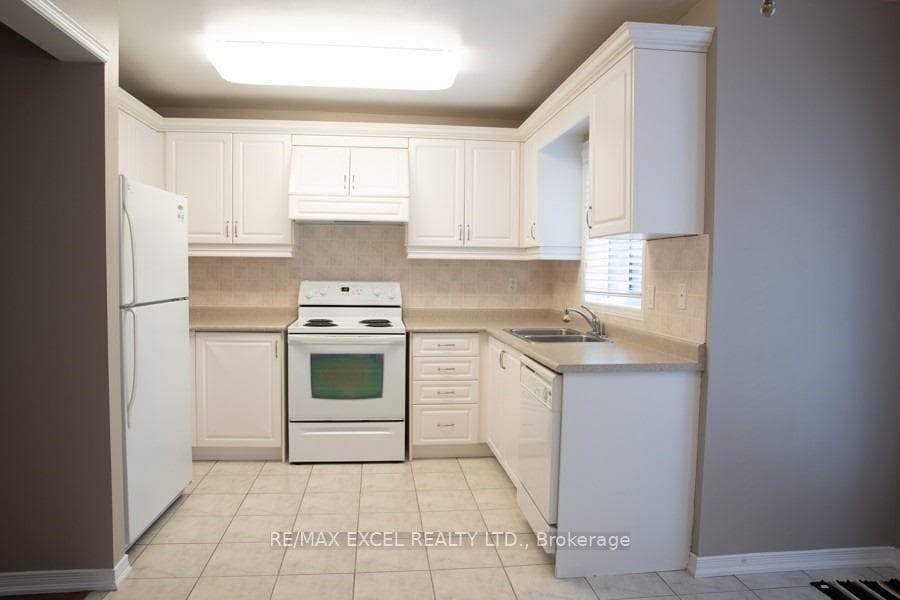 97 Revelstoke Crescent photo 9