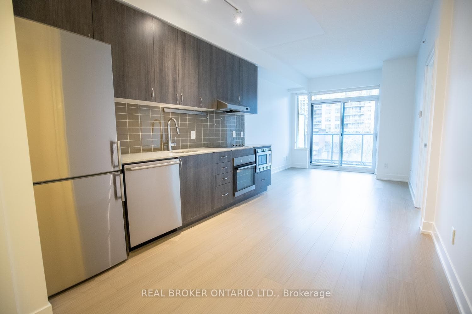 7 Kenaston Gardens Unit 123 photo 3