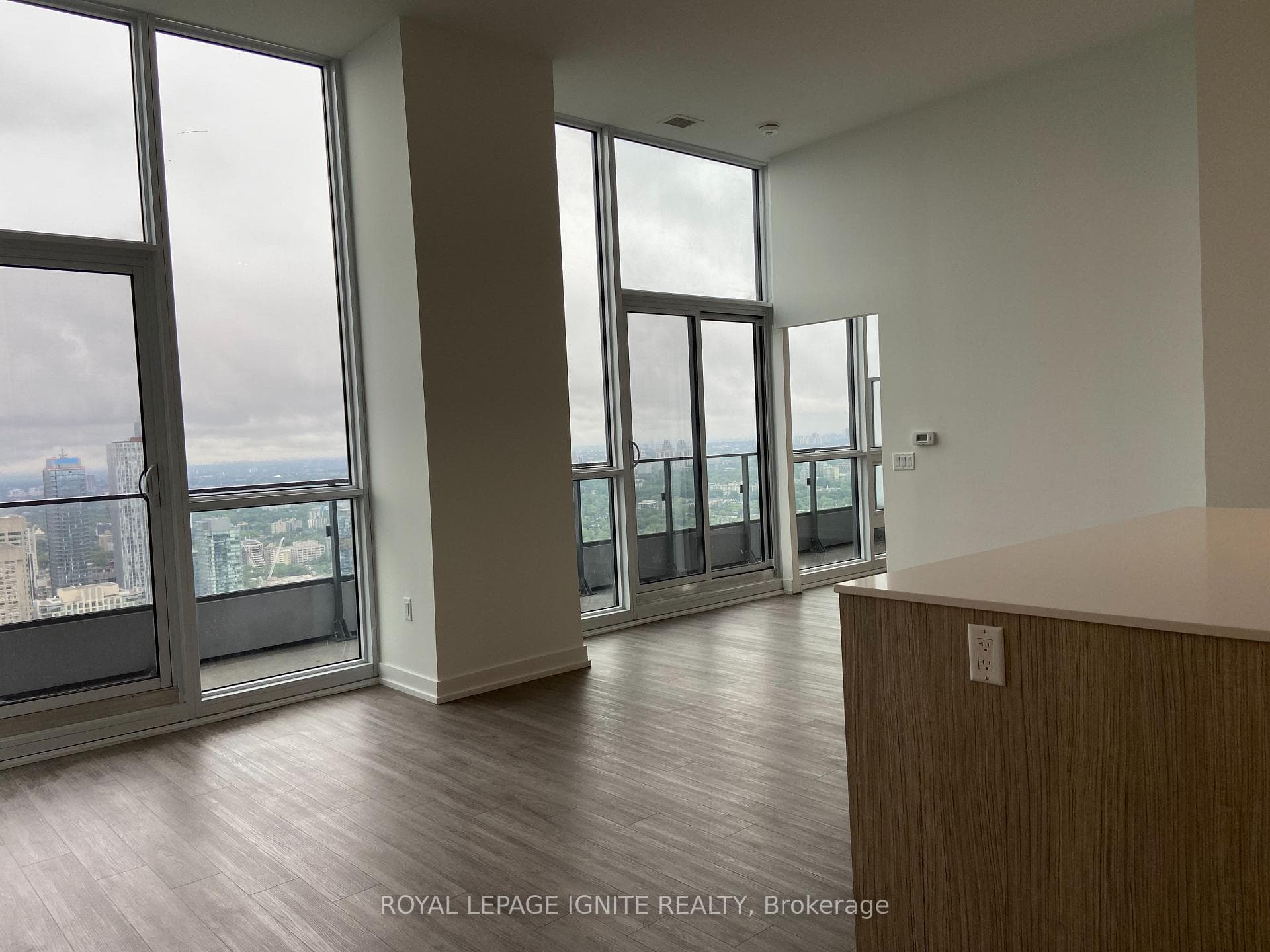 395 Bloor Street Unit 5503 photo 8