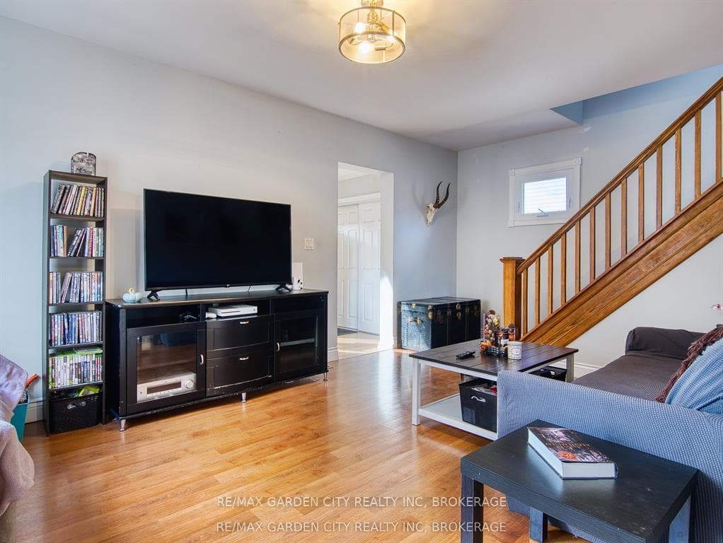 809 Steele Street photo 11