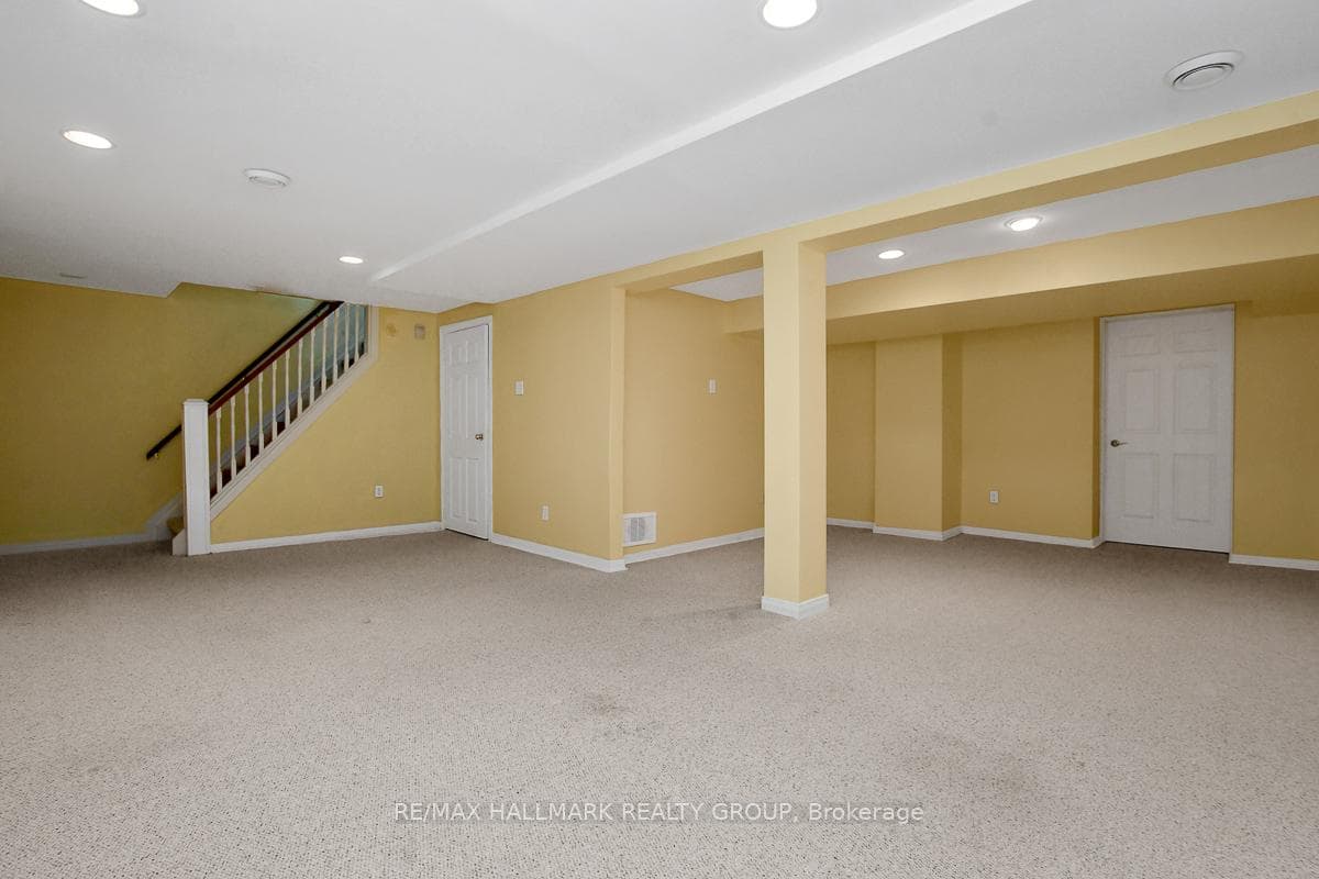 11 Wedgewood Crescent photo 35