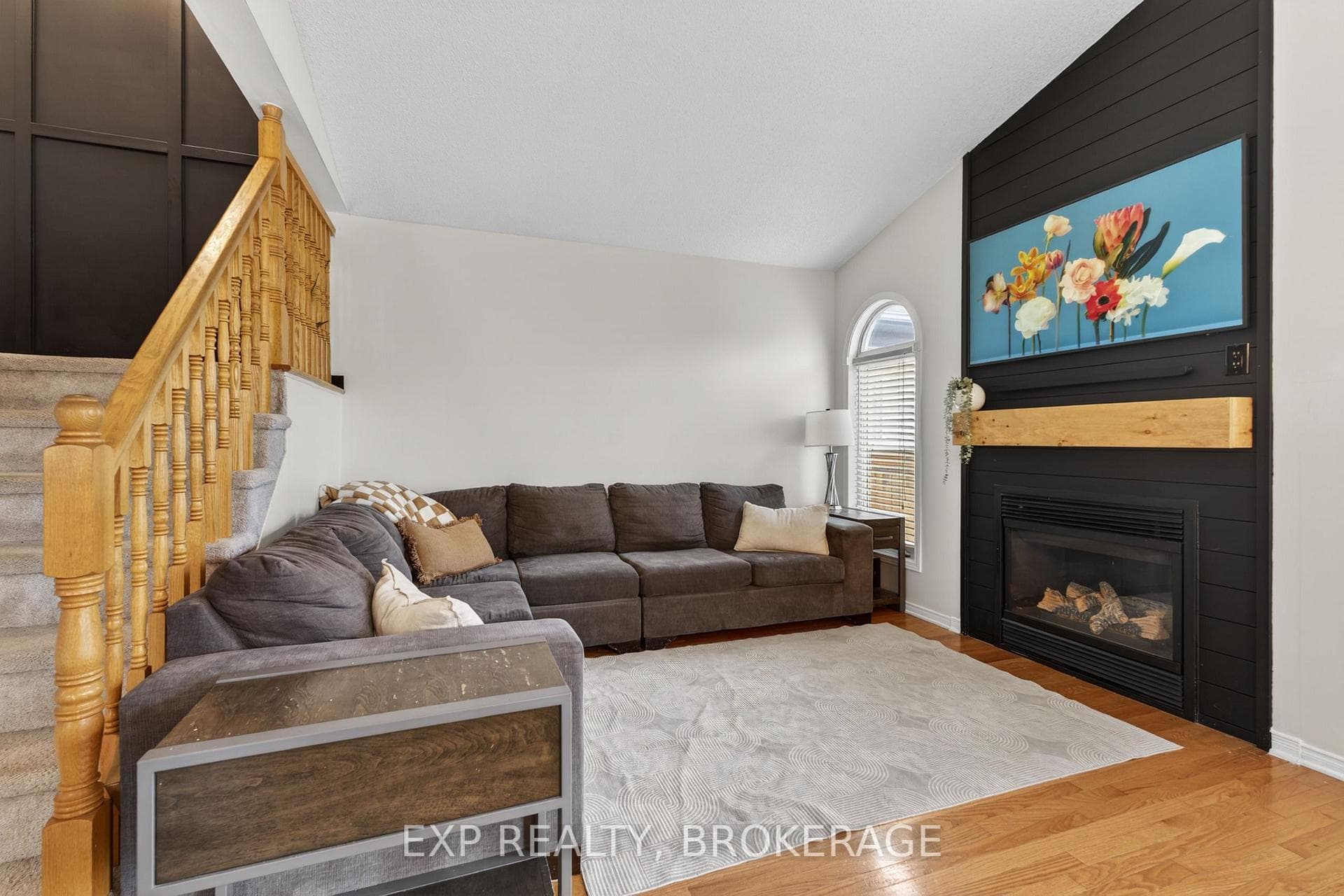 584 FREEMAN Crescent photo 11