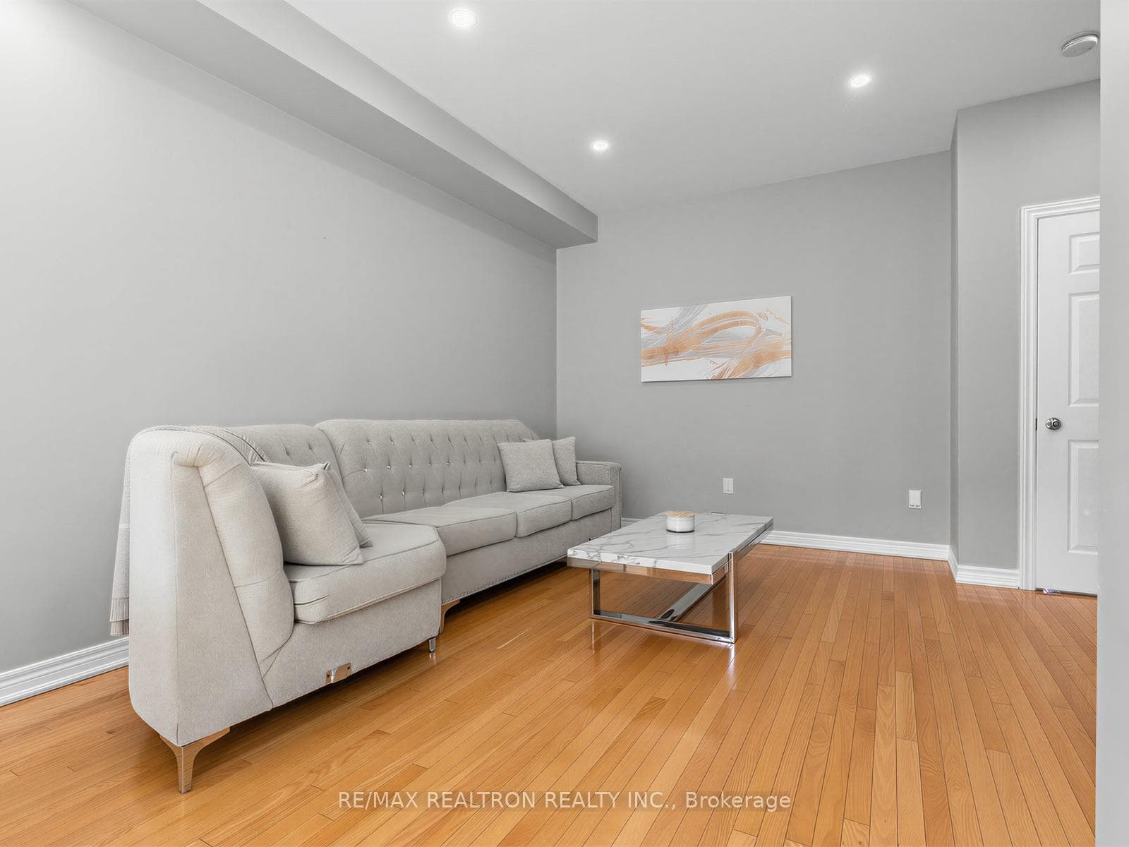 135 Windrow Street photo 8
