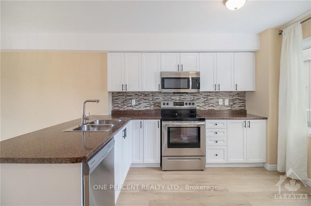 370 MOFFATT POND Court photo 9