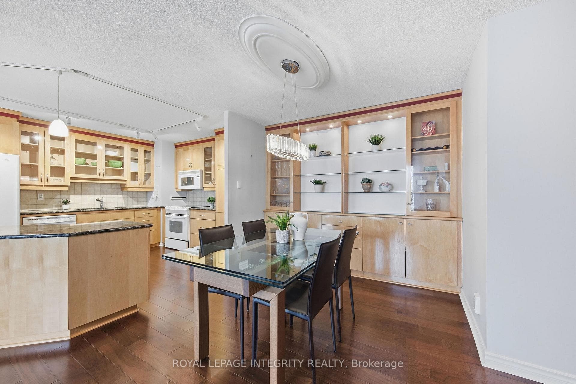 2951 Riverside Drive Unit 305 photo 33